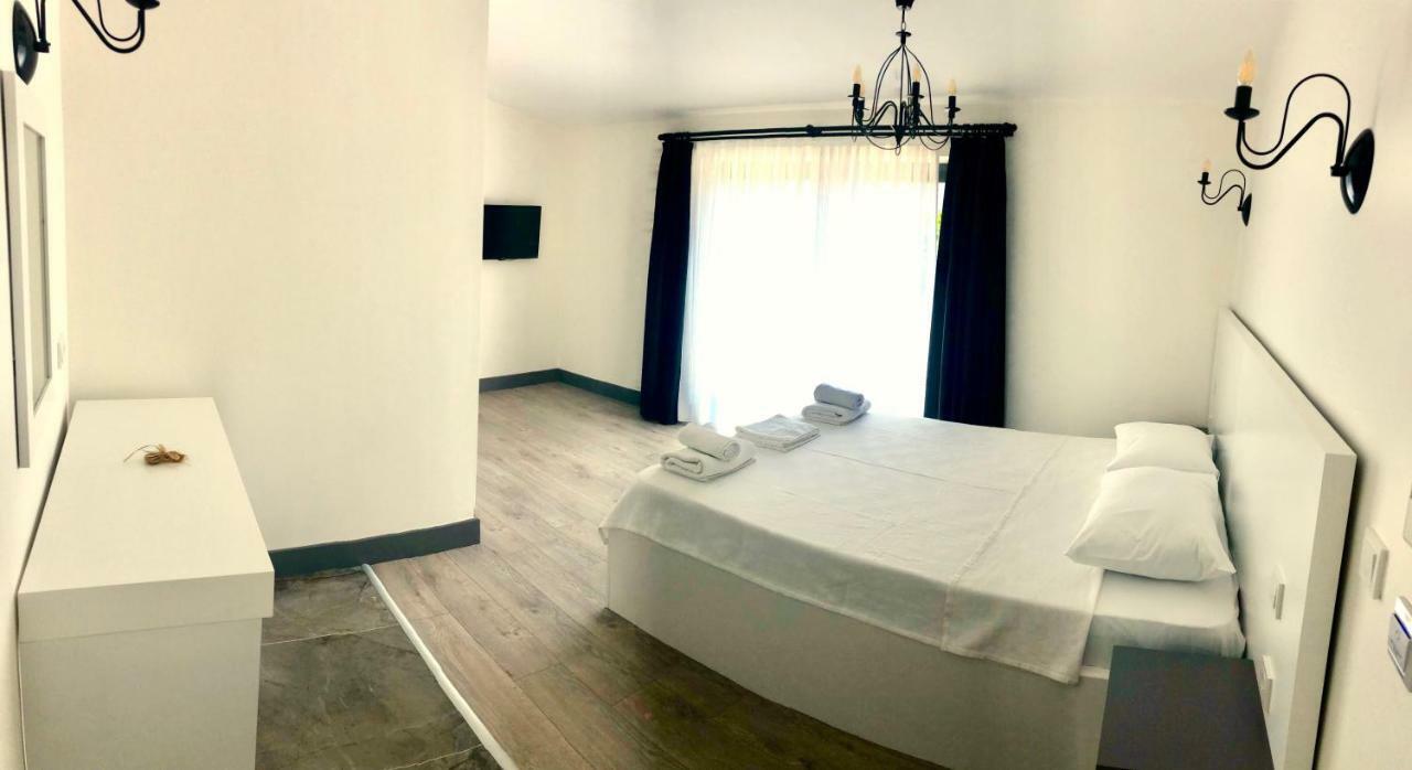 Victoria Hotel And Lounge Foça Extérieur photo